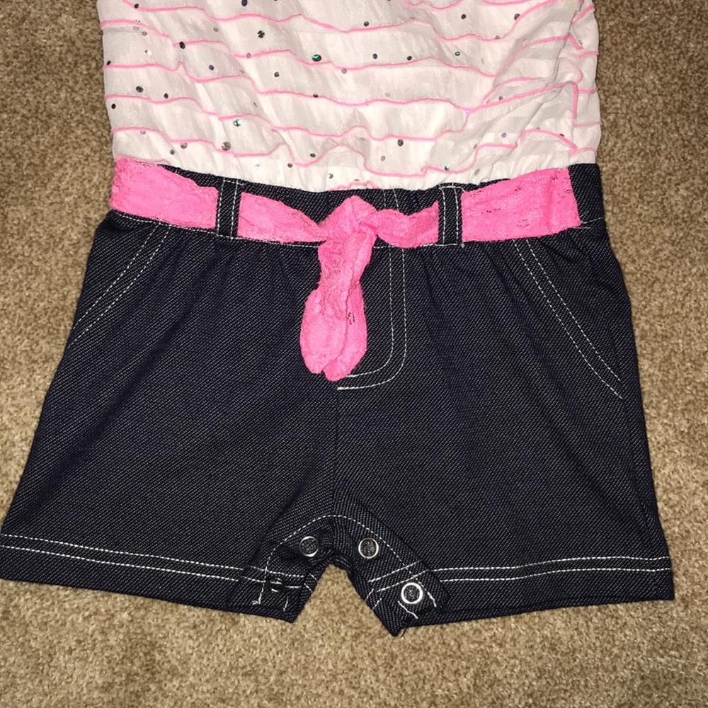 ✨Ruffle romper✨ - Picture 3 of 3